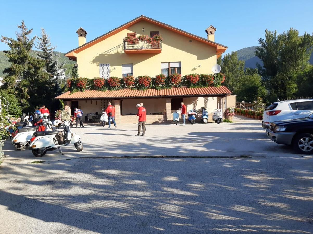 Le Stanze Di Bacco Cagnano Amiterno Exterior foto