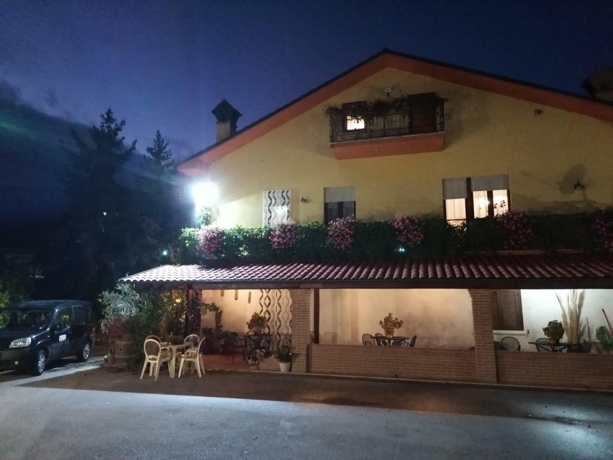 Le Stanze Di Bacco Cagnano Amiterno Exterior foto