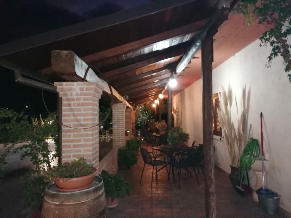 Le Stanze Di Bacco Cagnano Amiterno Exterior foto